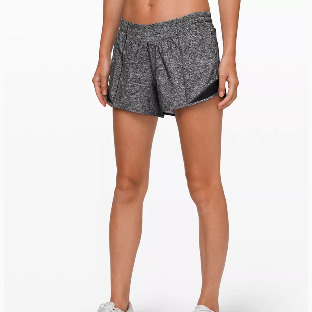 Lululemon Hotty Hot Low-Rise Lined Short 4" Size 4
